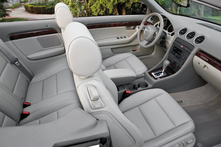 Интерьер Audi A4 3.2 Quattro Cabriolet (B7, 8H) 2005 года  (NA) (фото 4 из 10)